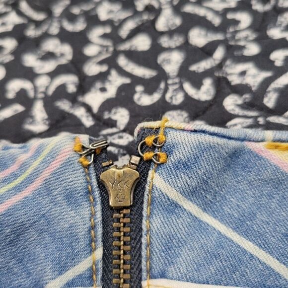 WildāFableā
Stripedā
MiniĀ Skirt - Picture 4 of 6